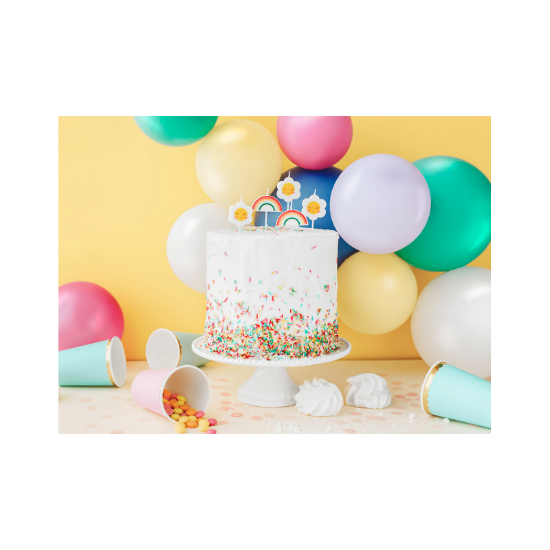 bougies arc en ciel et fleurs gateau