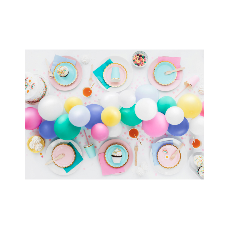 bougies arc en ciel et fleurs ambiance