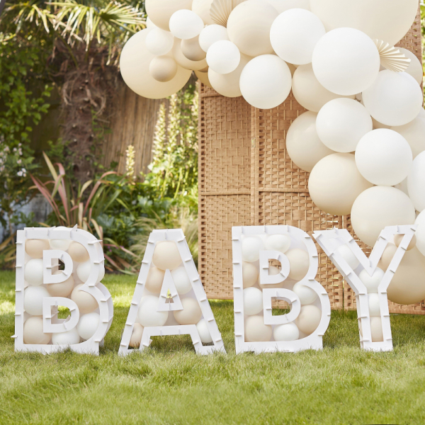 structure lettre baby ballons blanc