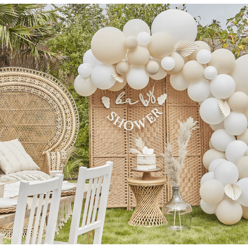 guirlande baby shower blanc et rose ambiance