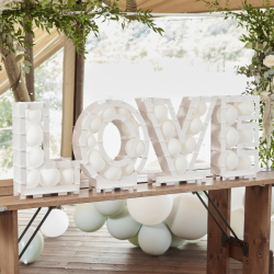 structure blanche lettre love table