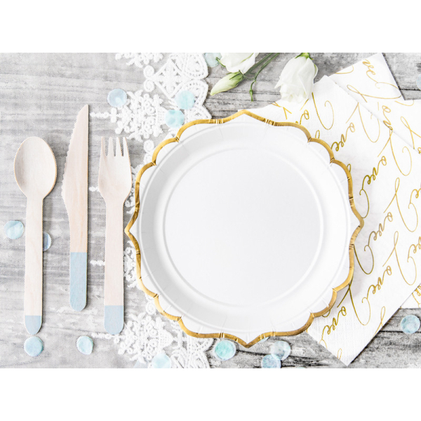 assiettes blanches dore