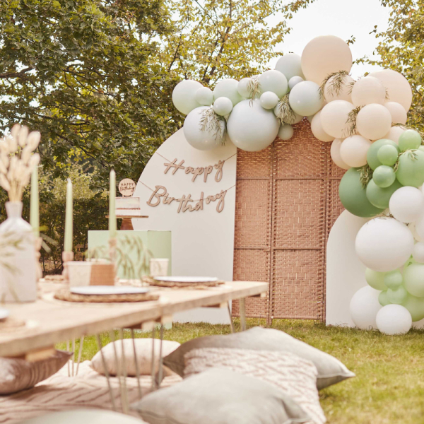 ballons confettis feuilles ambiance