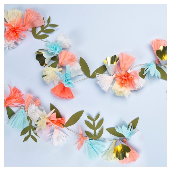 fleurs en papier en guirlande fleurs en papier en guirlande