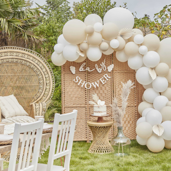 ballon baby shower blanc ambiance